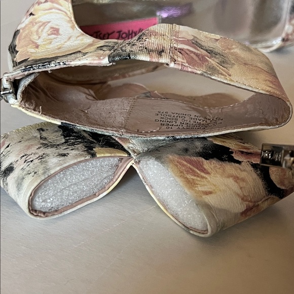 Betsey Johnson Malissa d'Orsay Pump in Multi-color Floral Pattern Oversized Bow - Picture 11 of 12